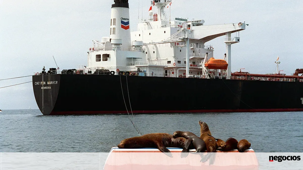 Chevron tem frota de 11 navios a caminho da Venezuela para