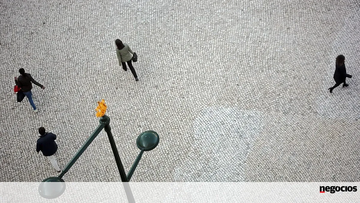 Consumidores da Zona Euro arrancam o ano ligeiramente mais o