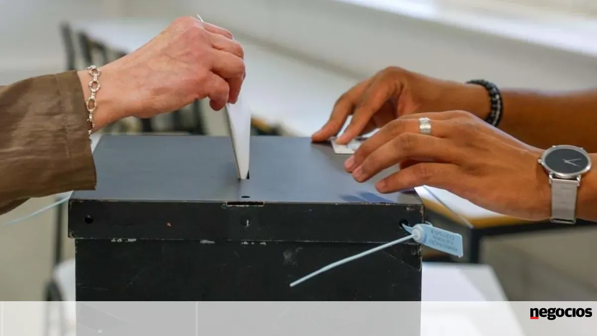 Cotrim arrependido com ideia de apoio a Ventura. Emigrantes