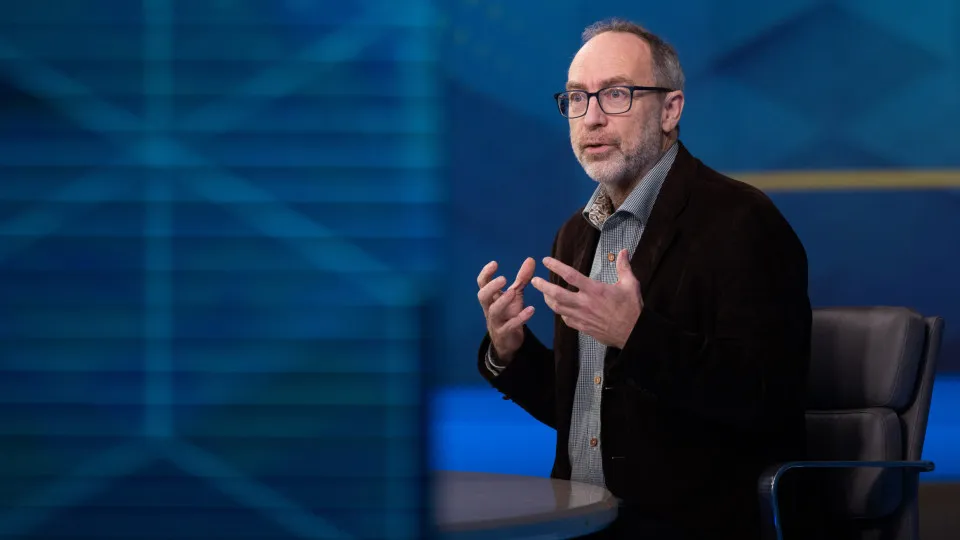 Criador da Wikipedia diz que IA de Musk não é imparcial