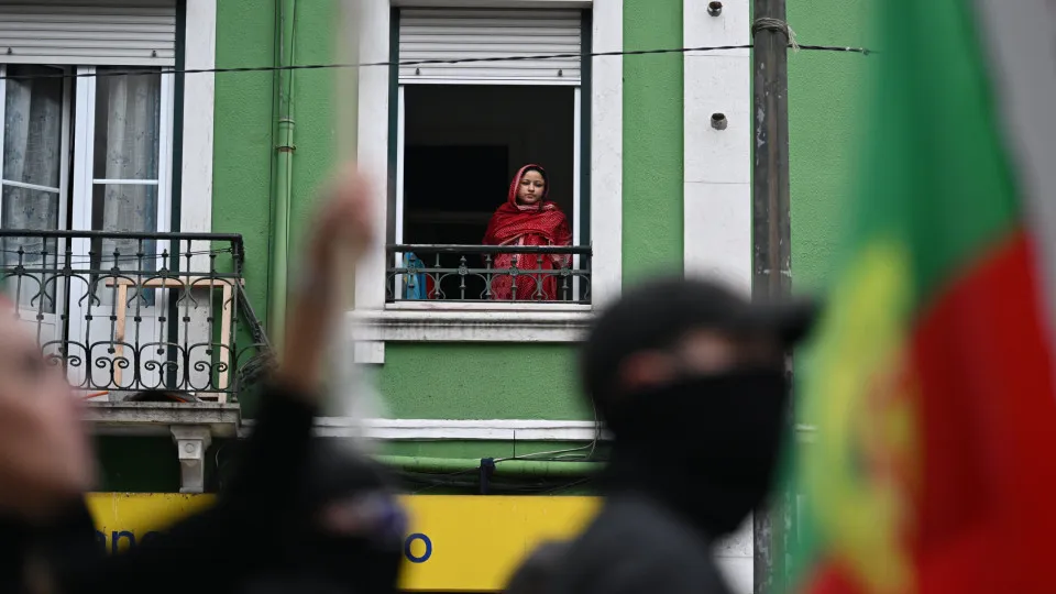 Desinformação em 2025 centrou-se na imigração. Visou...