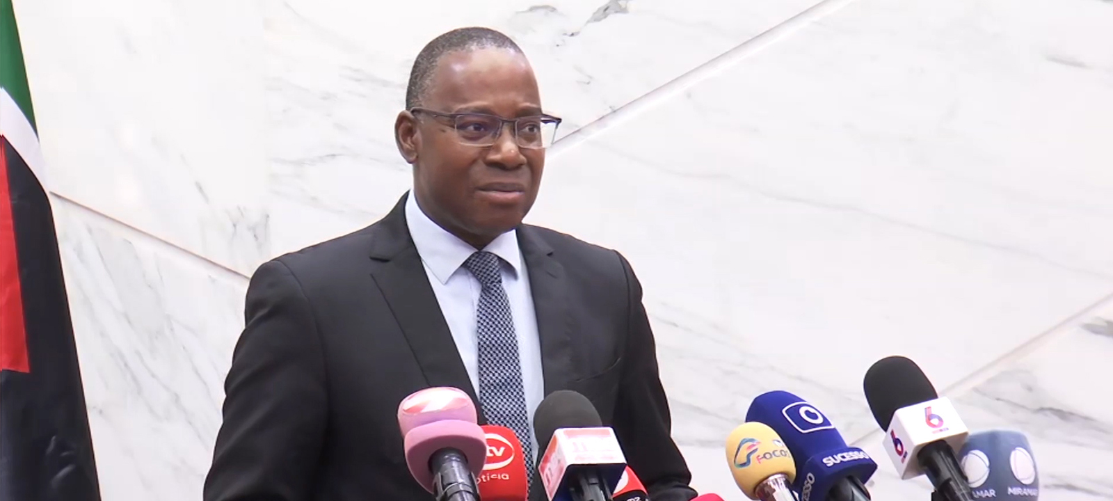 Executivo Anuncia Pagamento Parcial do 13.º Salário Aos