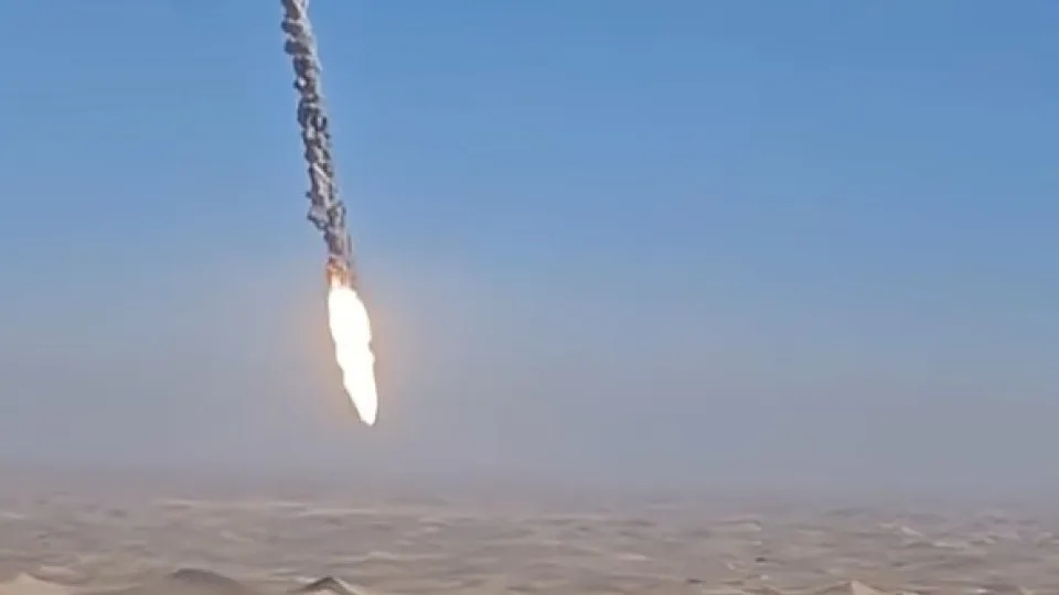 Explosão aparatosa marca final de teste de foguetão chinês