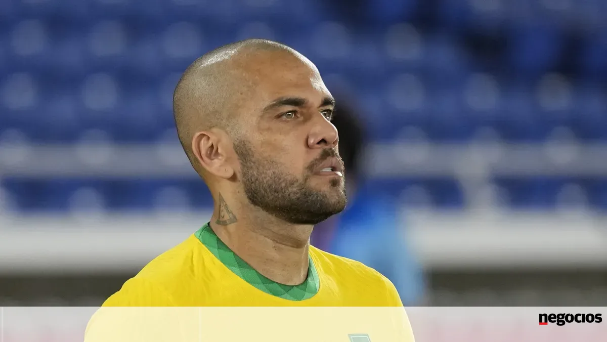Futebolista Dani Alves compra participação no São João de