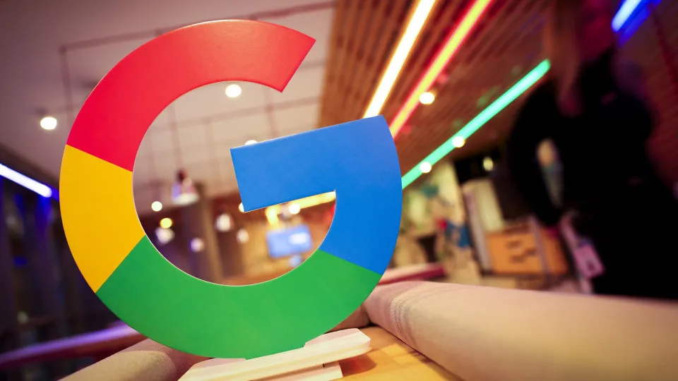 Google vai lançar óculos com Inteligência Artificial em 2026