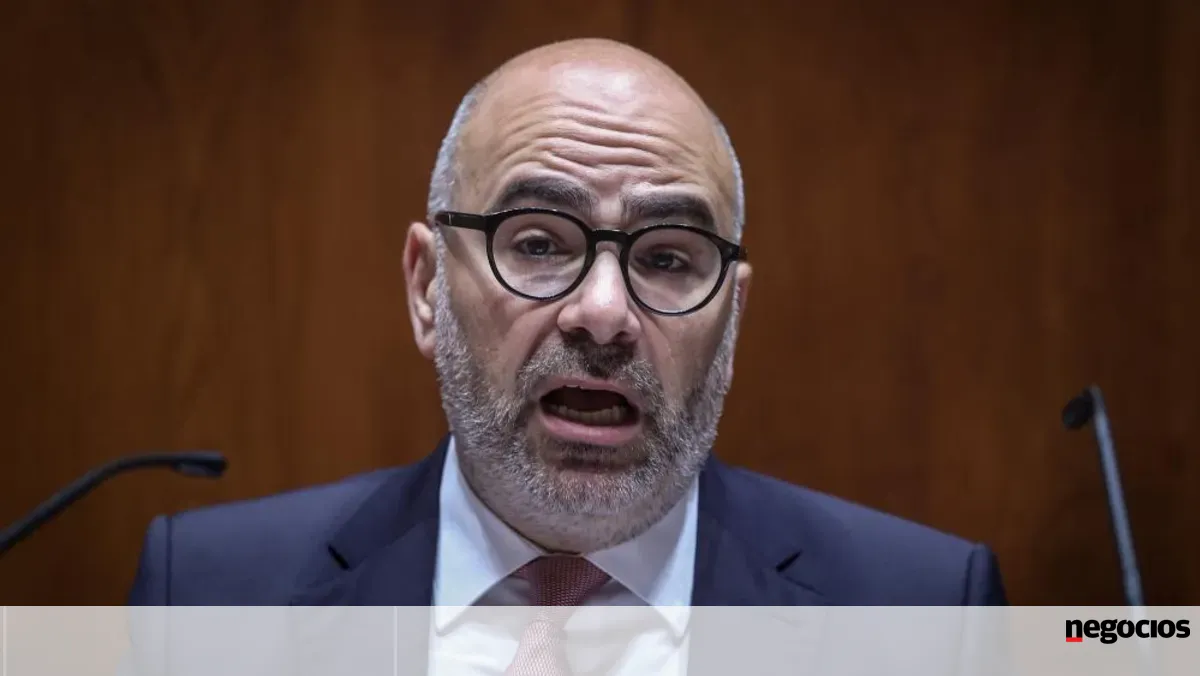 Governo assegura "não ter diminuído um milímetro" controlo