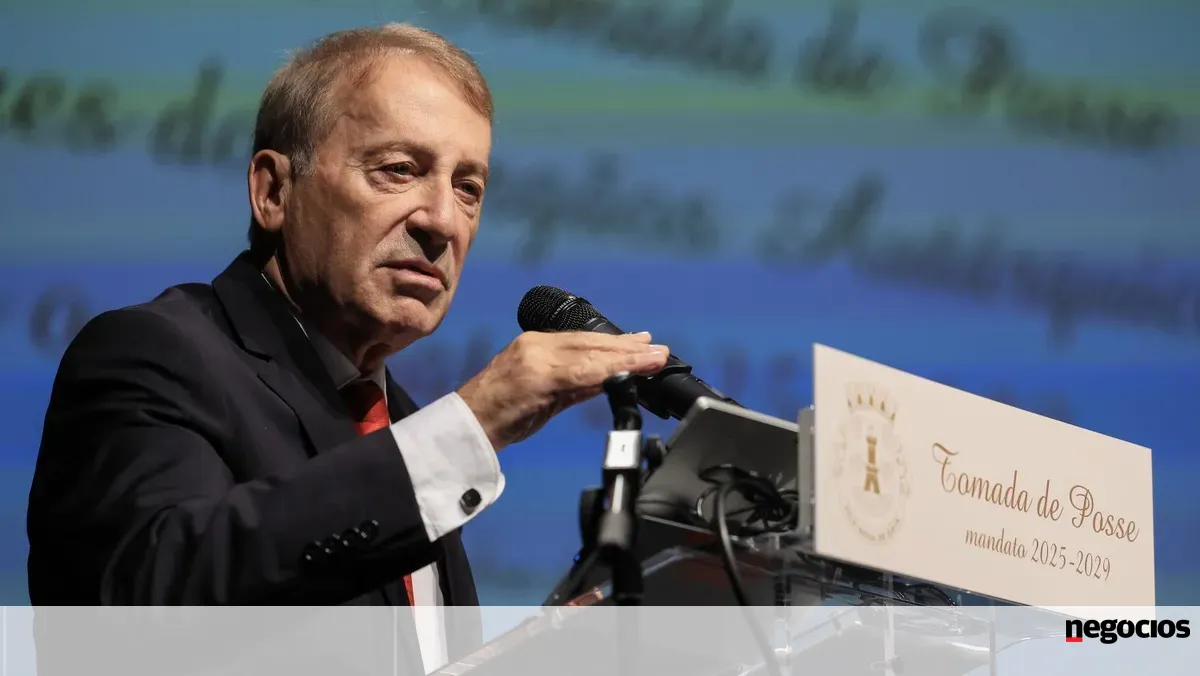 Luís Filipe Menezes assina entendimento com o árabe Fahad