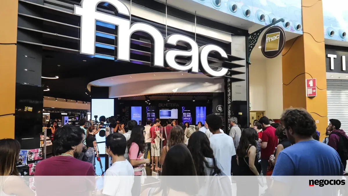 Magnata checo lança oferta para adquirir maioria da Fnac