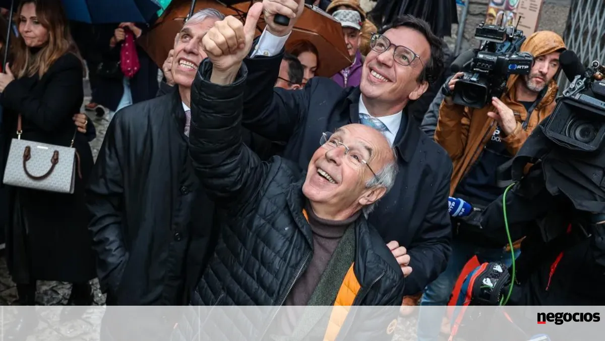 Marques Mendes admite contar com Cavaco na campanha. Cotrim