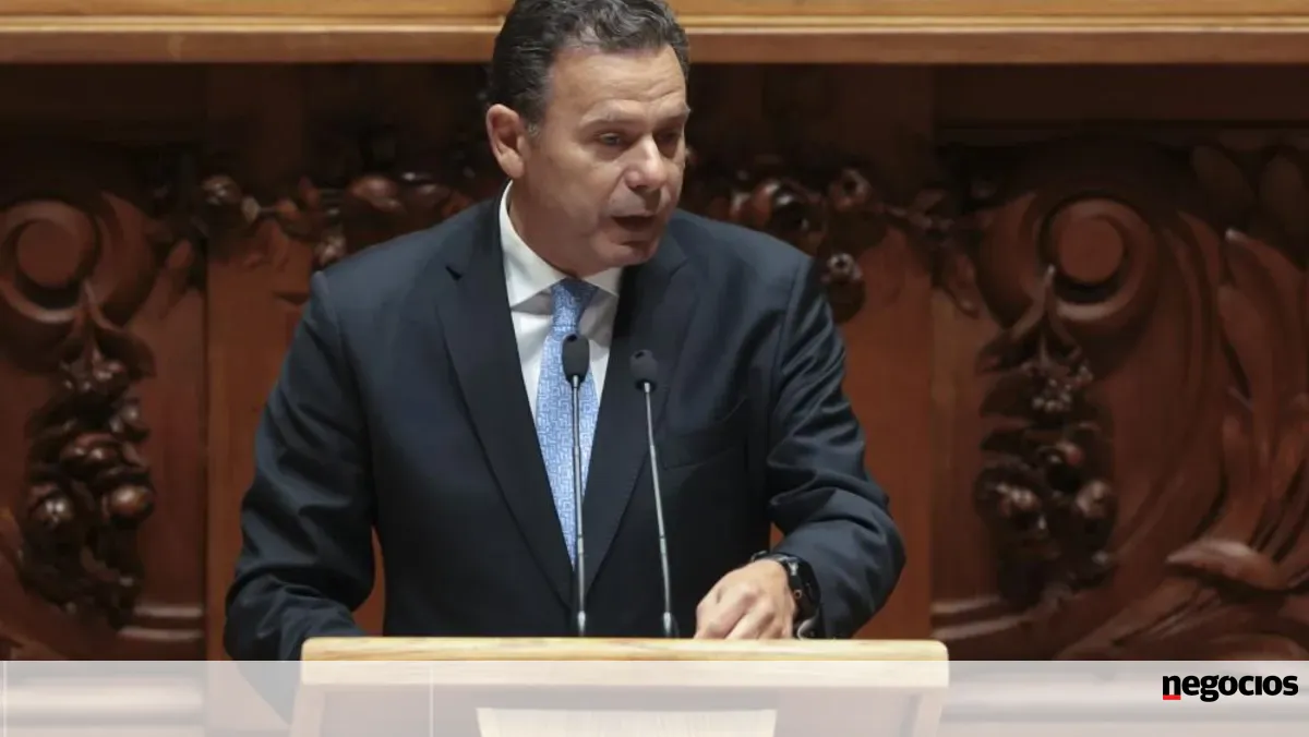 Montenegro segura ministra da Saúde - Saúde