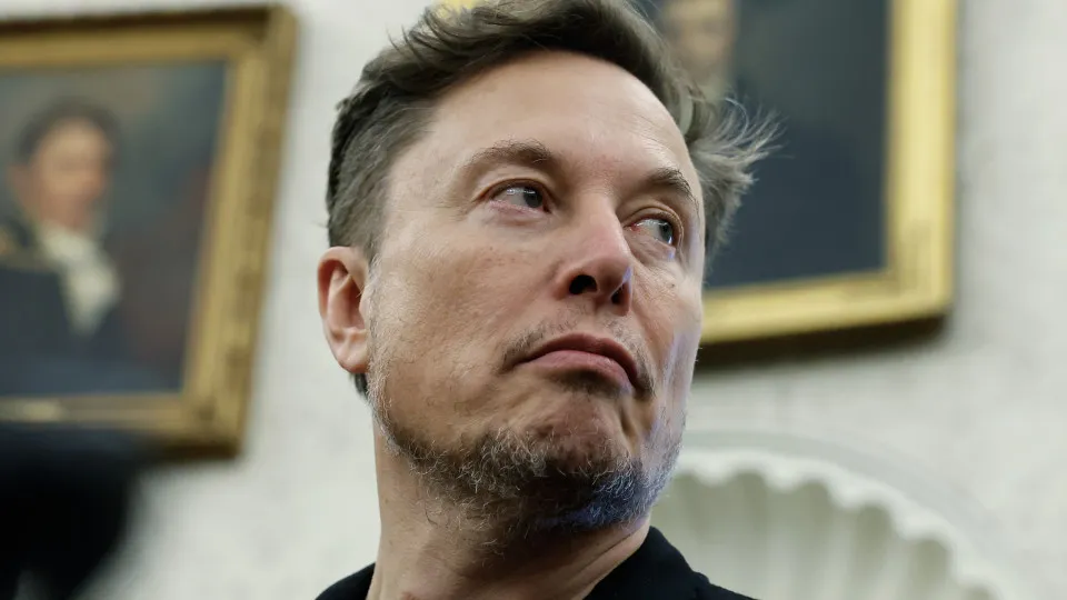 Musk quer "abolição da UE" após multa de 120 milhões (EUA...