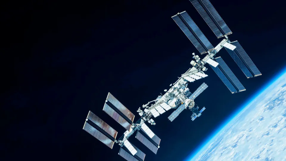 NASA celebra 25 anos da Estação Espacial Internacional com...