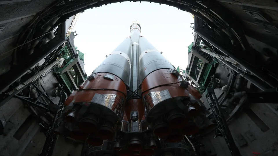 NASA traz quatro astronautas da Estação Espacial...