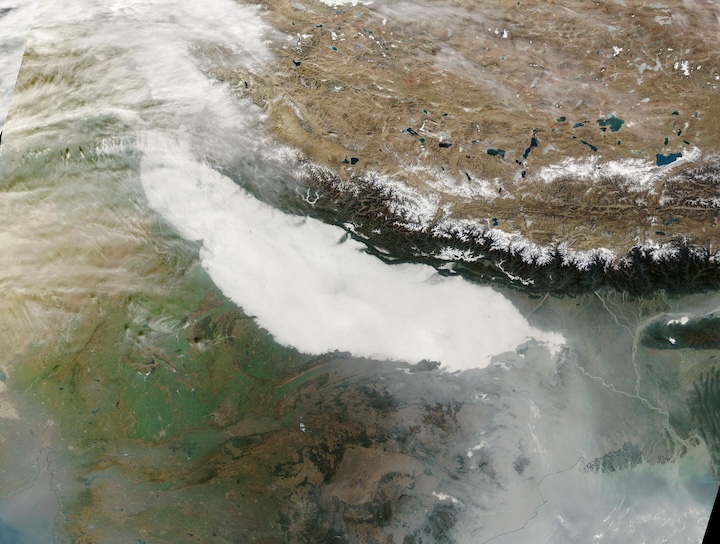 Nevoeiro denso sobre o norte da Índia