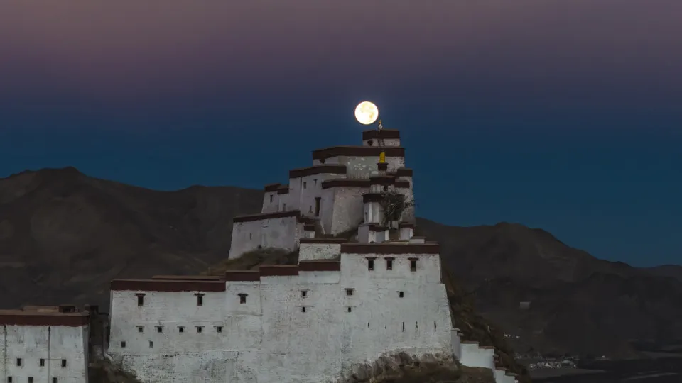 Prepare-se. A primeira superlua de 2026 acontece este sábado