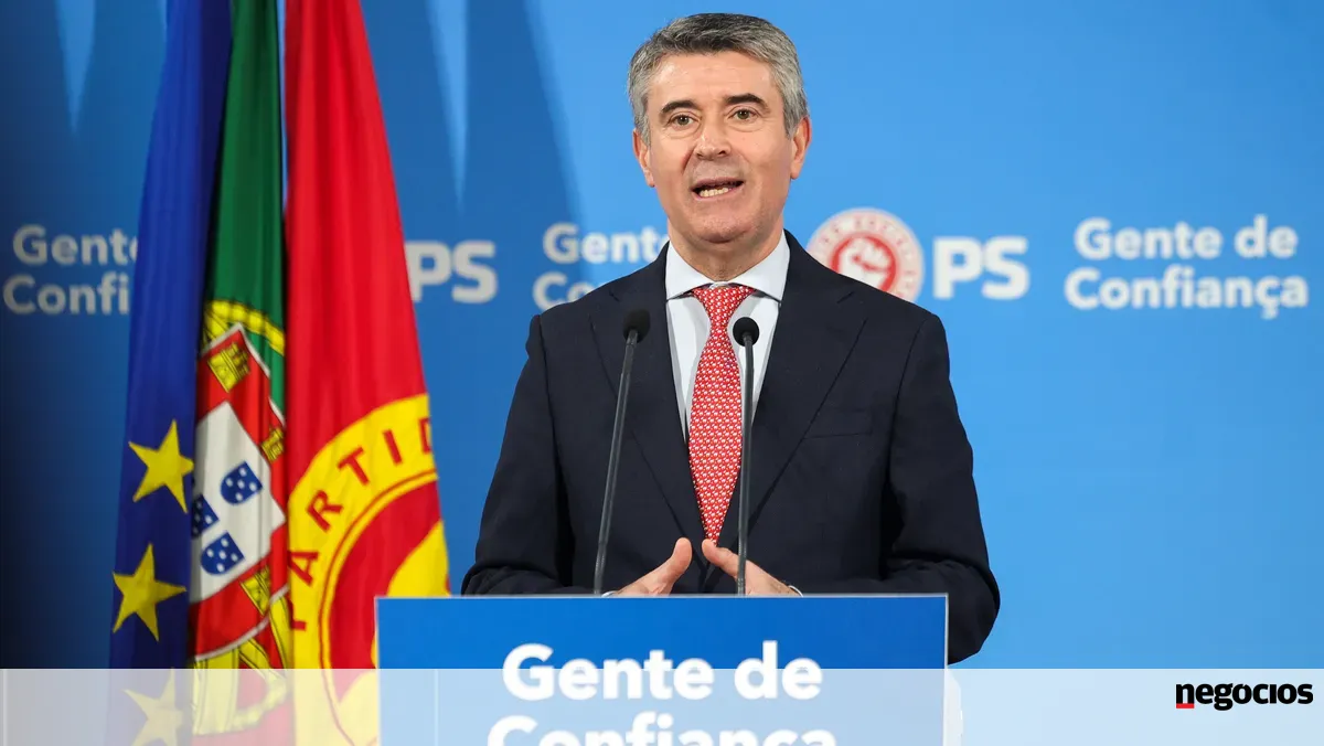Presidenciais: Carneiro desafia Montenegro a ser "mais