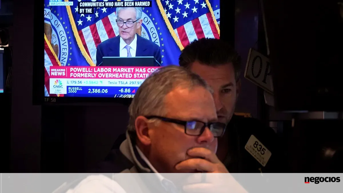 Pressão sobre a Fed e a banca atiram Wall Street para o