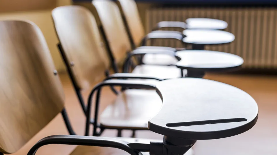 Professores pedem proibição da IA em universidades e...