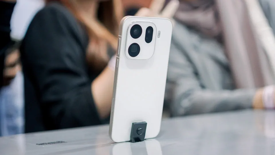 Próximo telemóvel compacto da Oppo pode ter uma bateria...