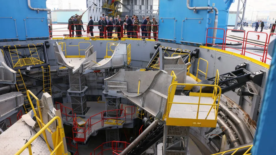 Rússia envia três satélites iranianos para o Espaço