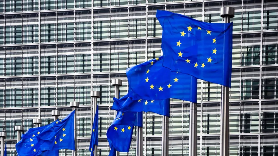 UE prepara reforço do escudo democrático no combate à...