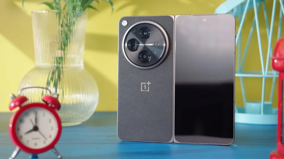 Um dos telemóveis mais esperados de 2026 teve lançamento...