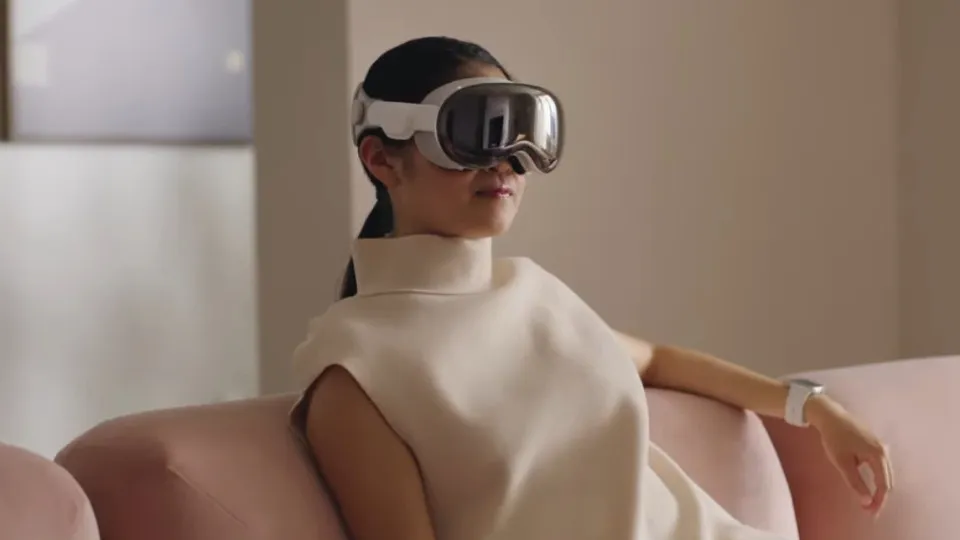 Vendas fracas levam Apple a cortar produção dos Vision Pro