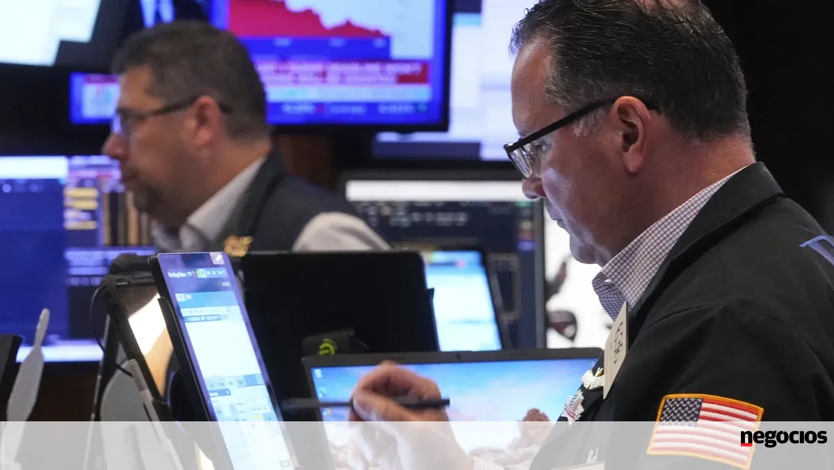 Wall Street recua pela segunda sessão consecutiva. Airbnb