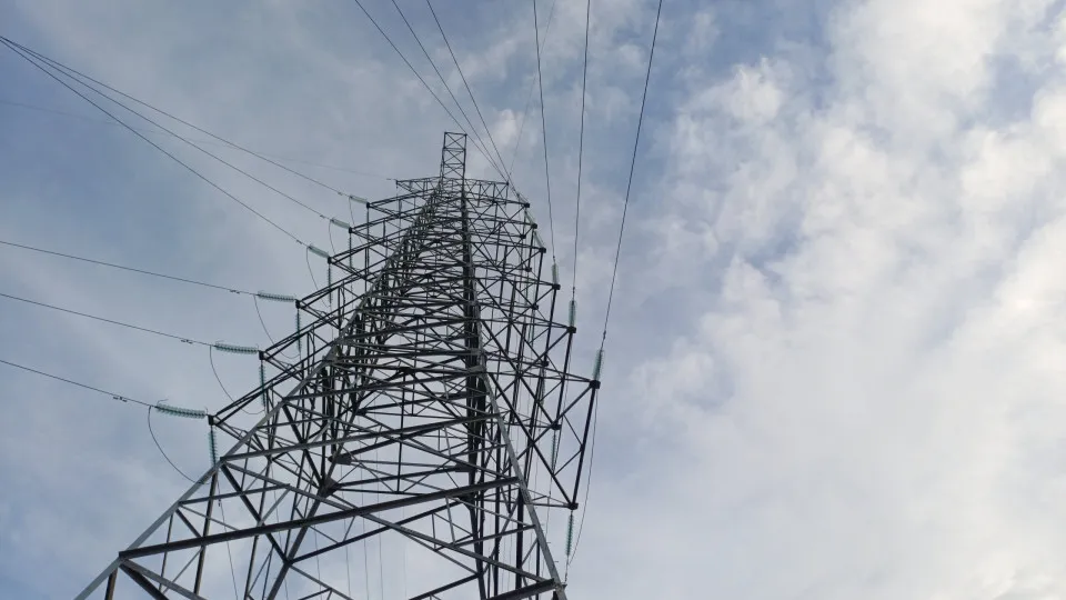 ERSE proíbe cortes de luz por falta de pagamento onde há