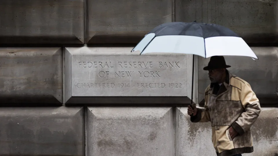 Reguladores chineses pedem a bancos que limitem exposição a
