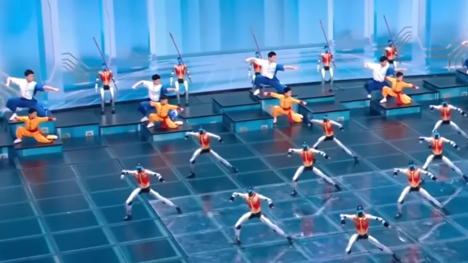 Acrobacias de fazer inveja! Robôs praticam kung fu na China...