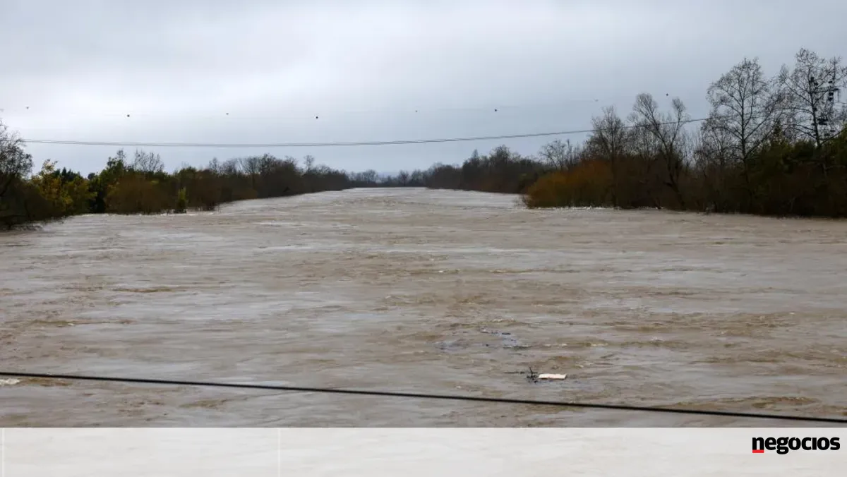 Ainda há 33 mil sem energia. Mondego em risco com barragem a
