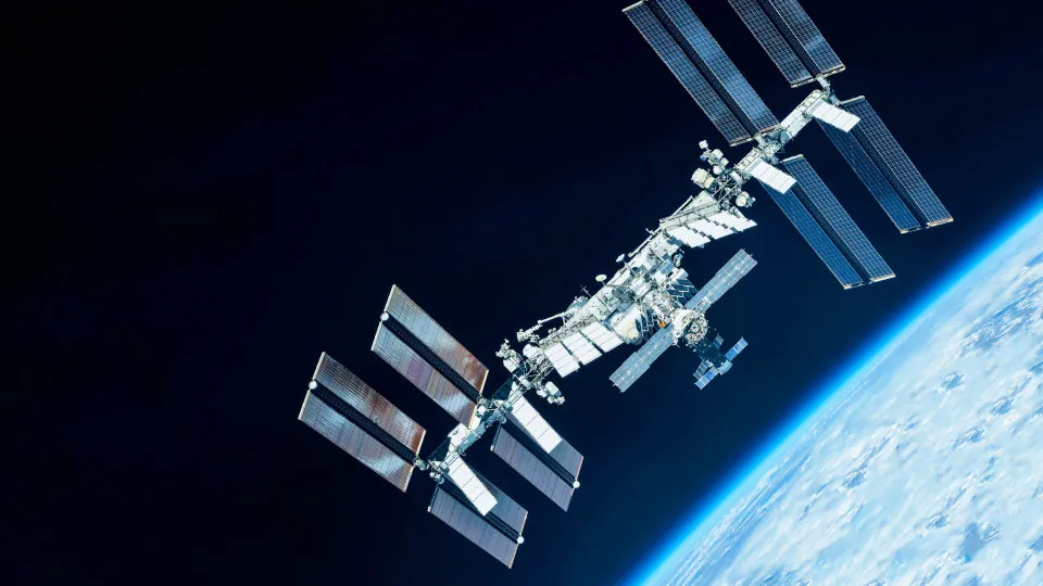 Astronautas vão poder levar telemóveis para a Estação...