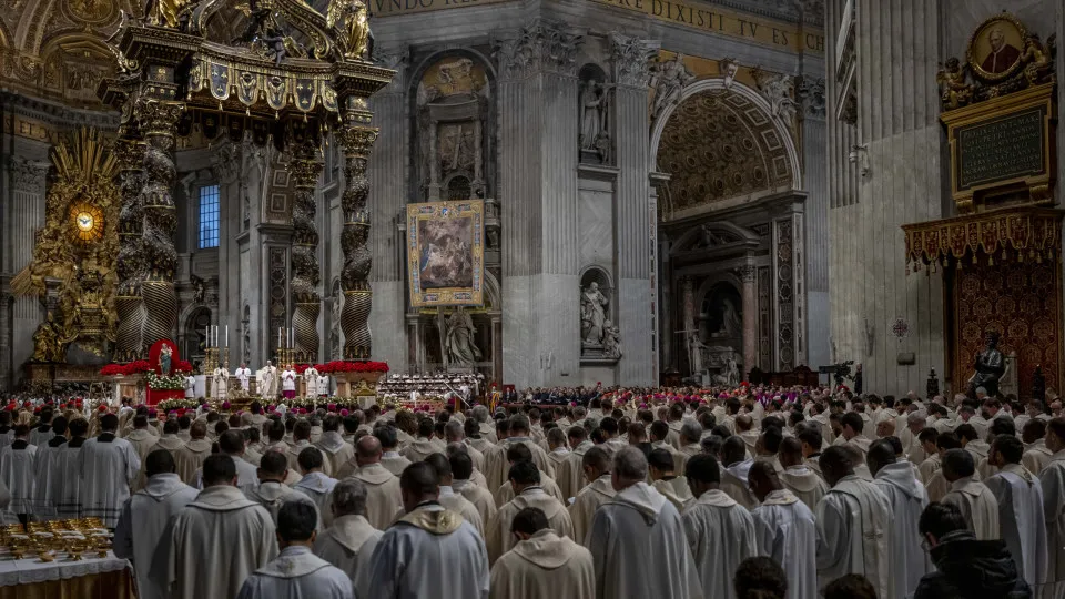 Basílica de São Pedro faz aniversário e usará IA para traduzir...