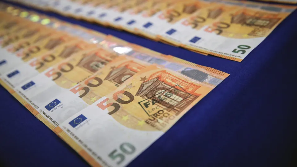 CMVM vai desenvolver app para investidores (com foco à...