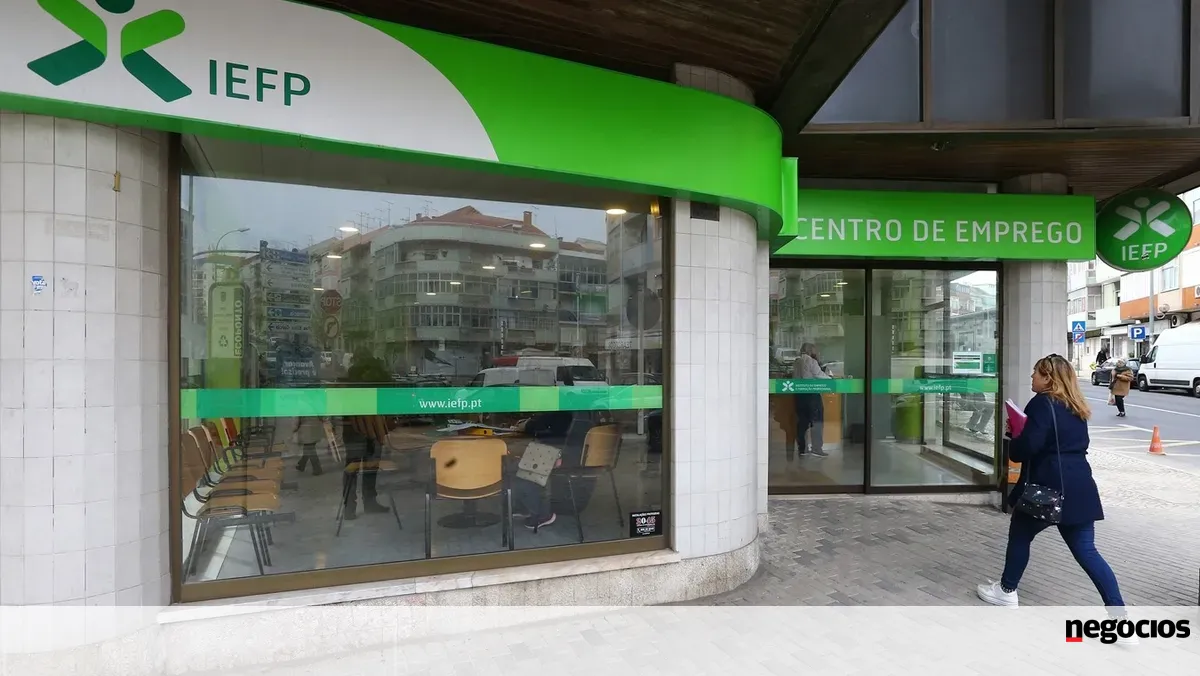 Despedimentos coletivos sobem para 552 em 2025, valor mais