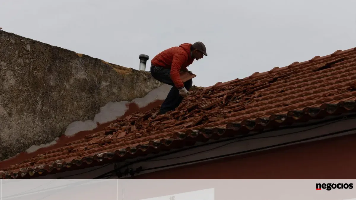 Dezenas de quedas de árvores, inundações e outras