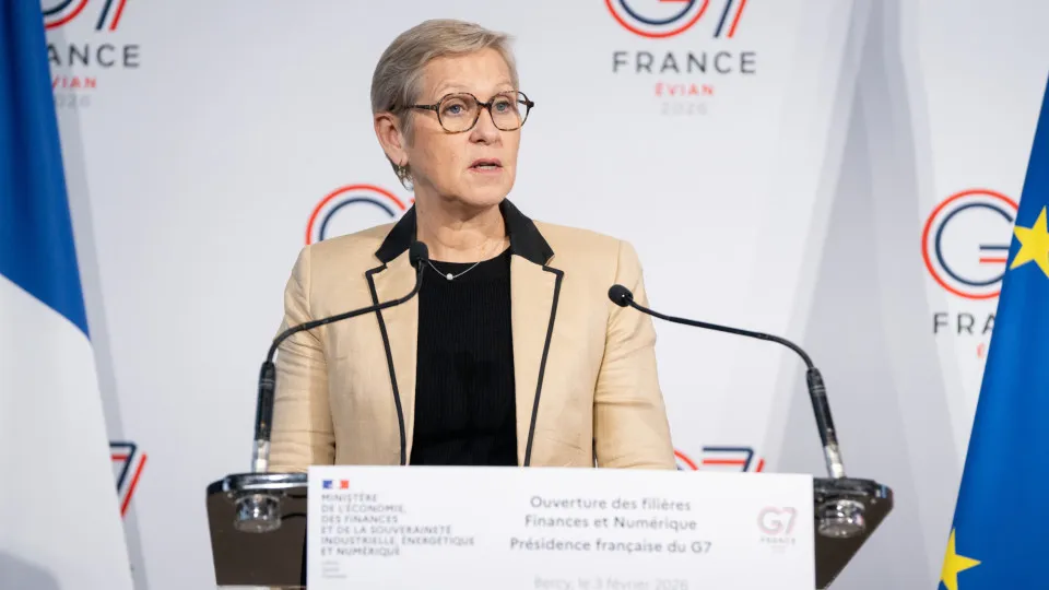 G7 define evolução de IA e proteção de menores como...