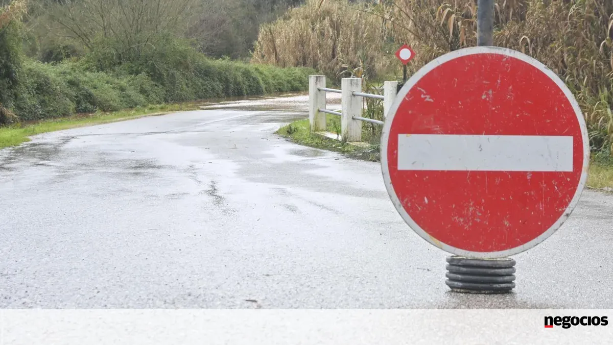 Mau tempo coloca 14 distritos sob aviso laranja até