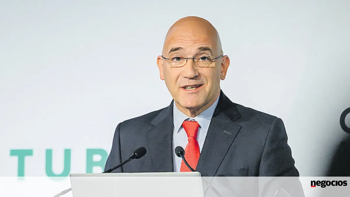 Passos Coelho critica resposta às tempestades e reformas do