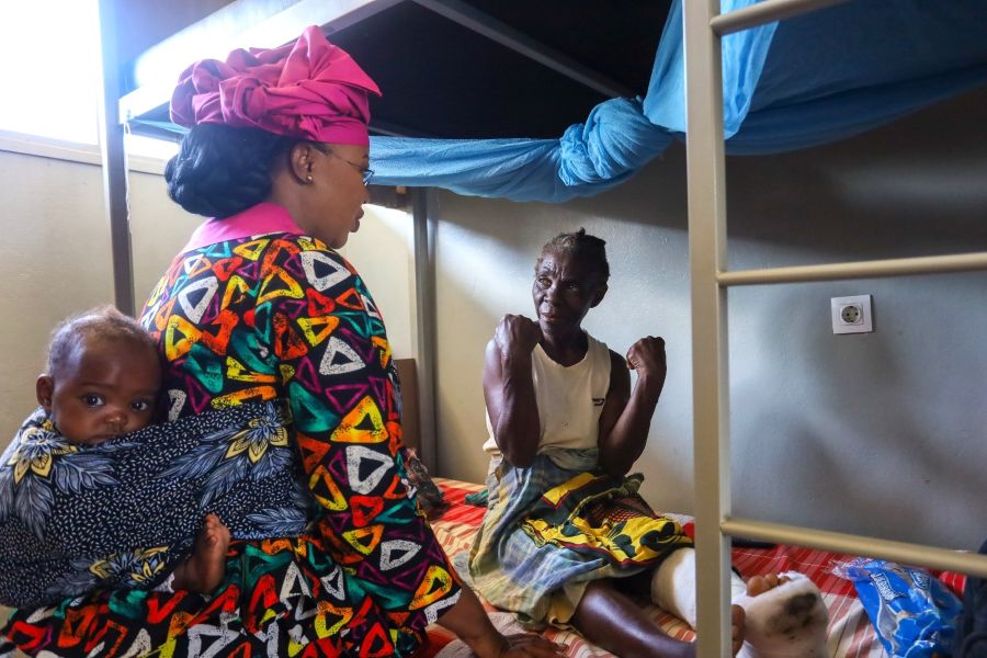 Primeira-Dama presta assitência às vítimas das cheias na